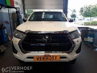 Salvage car Toyota Hilux Hilux V/VI, Pick-up, 2015 2.4 D4D-F 16V 4x4 2024/9