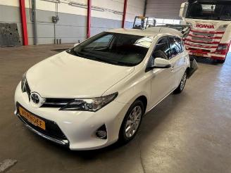 Coche siniestrado Toyota Auris Auris (E18), Hatchback 5-drs, 2012 / 2019 1.6 Dual VVT-i 16V 2014/4