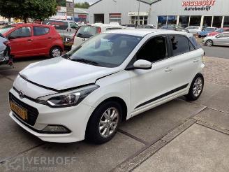Salvage car Hyundai I-20 i20 (GBB), Hatchback, 2014 / 2020 1.0 T-GDI 100 12V 2016/9