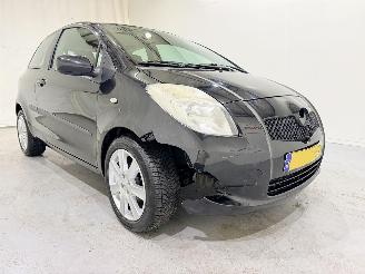 krockskadad bil auto Toyota Yaris 1.3 VVT-i Sol Airco 2006/3