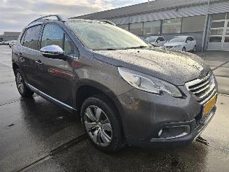 Schadeauto Peugeot 2008 1.2 Vti Allure Pack Premium Plus *Engine broken* 60Kw Bjr.2013 2013/12