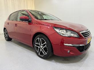 krockskadad bil auto Peugeot 308 HB 1.2 PureTech Blue Lease Executive 2017/8