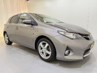 skadebil auto Toyota Auris HB 1.8 Hybrid Clima/Navi 2013/10