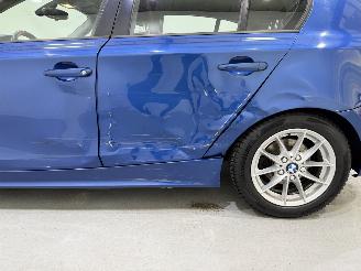 BMW 1-serie HB 118i Executive picture 4