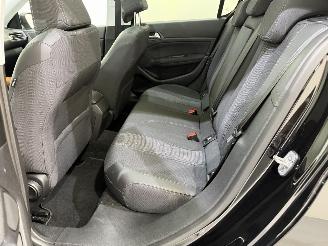 Peugeot 308 HB 1.2 PureTech Allure Pano picture 40