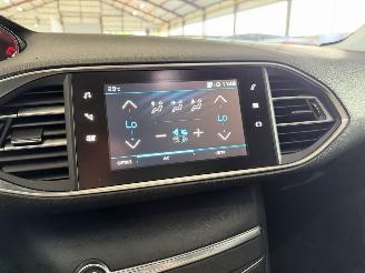 Peugeot 308 HB 1.2 PureTech Allure Pano picture 44