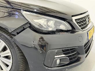 Peugeot 308 HB 1.2 PureTech Allure Pano picture 9
