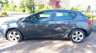 Opel Astra Astra J (PC6/PD6/PE6/PF6), Hatchback 5-drs, 2009 / 2015 1.7 CDTi 16V 110 picture 4