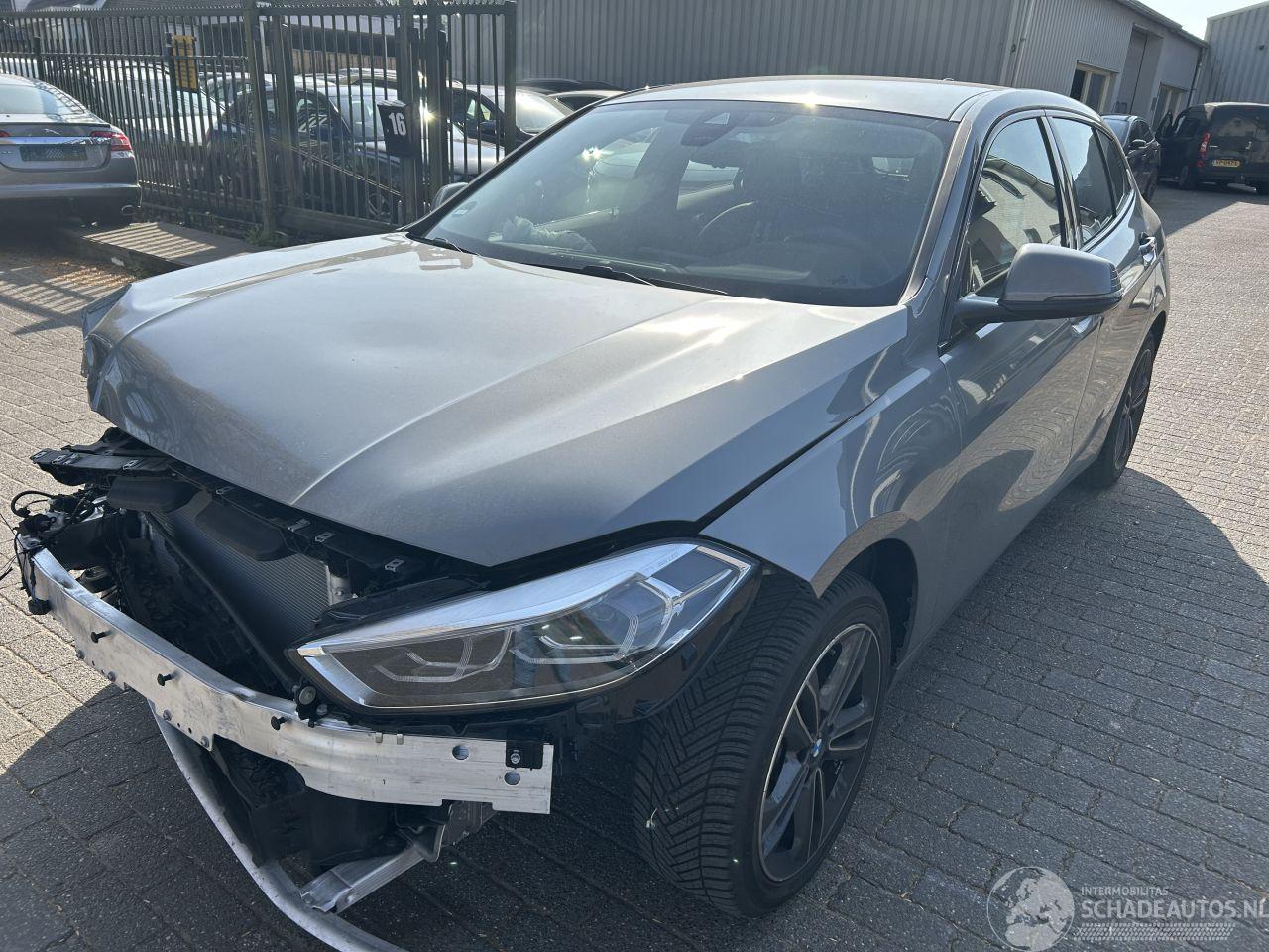 BMW 1-serie 118i  Automaat   ( Nieuw prijs 47000,00 )