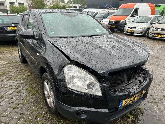 krockskadad bil auto Nissan Qashqai 2.0 2008/1