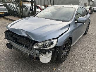 Schadeauto Volvo S-60 2.0    ( Schuifdak,Leer )  108845 KM 2017/11