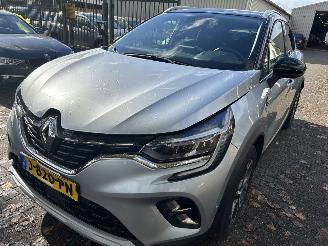 Damaged car Renault Captur 1.0 TCe  100 Edition 2020/9