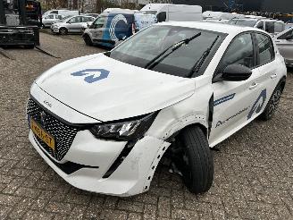 Damaged car Peugeot e-208 50 kWh  Active Automaat 2023/10