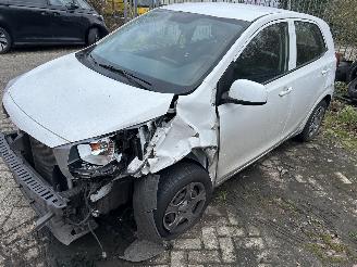 skadebil auto Kia Picanto 1.0 DPI  Comfortline 2022/11