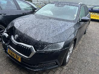 Schadeauto Skoda Octavia Combi 1.5 TSI  Greentech First Edition 2020/11