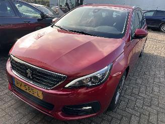 krockskadad bil auto Peugeot 308 Stationcar 1.2 PT  Allure 2018/2