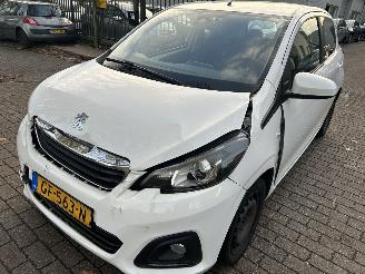 krockskadad bil auto Peugeot 108 1.0 e-VTi Active 2015/4