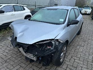 krockskadad bil auto Renault Mégane 1.5 DCI   HB 2014/9