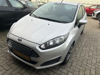 Vaurioauto  passenger cars Ford Fiesta 1.0 2015/5