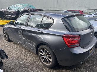 BMW 1-serie 116i     5 Drs picture 4
