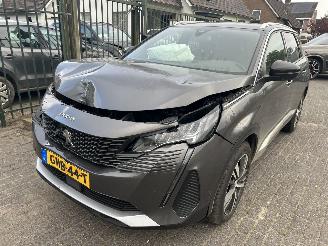 Damaged car Peugeot 5008 1.2 Hybrid  Automaat  Allure Pack Business   7 persoons 2024/9