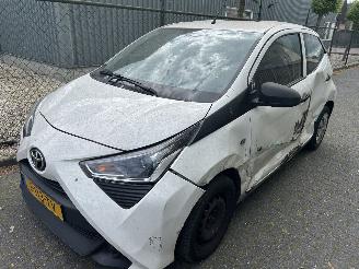 Damaged car Toyota Aygo 1.0 VVT-I   X-Fun 2020/11