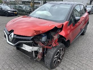 Damaged car Renault Captur 1.2 TCe X Mod   Automaat-Leer 2015/8