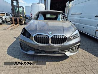 Vrakbiler auto BMW 1-serie 1 serie (F40), Hatchback, 2019 116i 1.5 TwinPower 12V 2021/4