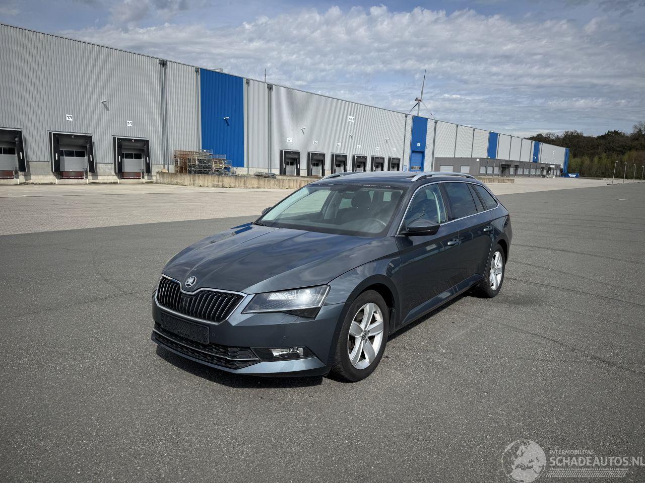 Skoda Superb 1.6 TDI KLIMA NAVI PANORAMA XENON