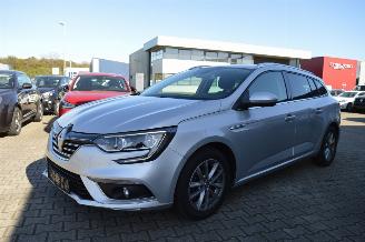 damaged passenger cars Renault Mégane Grandtour Renault Megane IV 1,5 DCI BOSE-Edition Navi Klimatronik 2017/8
