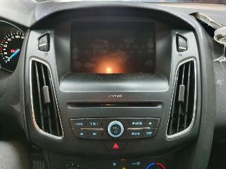 Ford Focus 1.0 EcoBoost 100pk picture 27