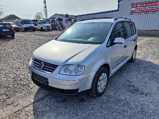 Purkuautot passenger cars Volkswagen Touran 1.9 TDI Zilver LA7W Onderdelen BXE Motor 2006/3