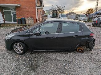 Peugeot 208 e-HDI 1.6 picture 8
