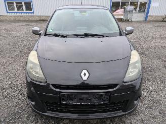 Renault Clio 1.6 picture 2