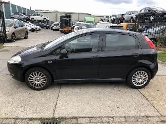 uszkodzony samochody osobowe Fiat Punto 13JTD E5 5 drs Airco 2011/3