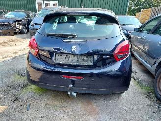 Peugeot 208  picture 5