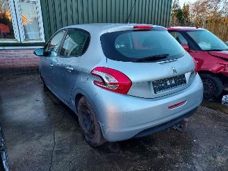 Coche siniestrado Peugeot 208  2013/1