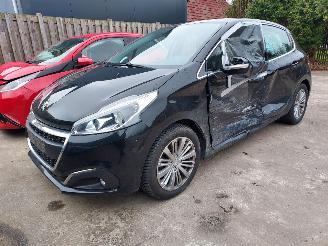 Peugeot 208  picture 6