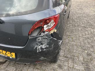 Mazda 2  picture 17
