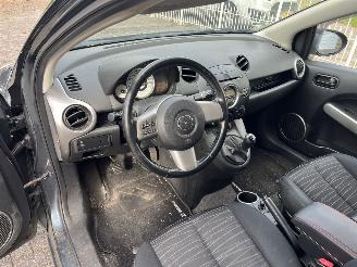 Mazda 2  picture 10