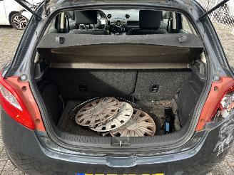 Mazda 2  picture 13