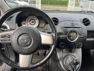 Mazda 2  picture 11