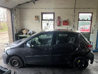 Toyota Yaris  picture 2