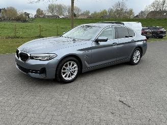 krockskadad bil auto BMW 5-serie 520e / Automaat / Leer 2022/4