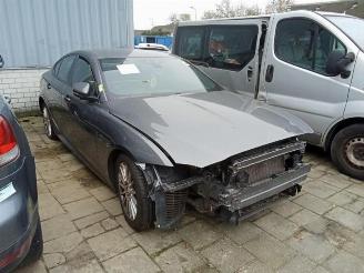 Salvage car Jaguar XE XE, Sedan, 2015 2.0d 180 16V 2015/8