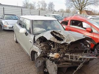Vrakbiler auto Mini Cooper Mini (F55), Hatchback 5-drs, 2013 1.5 12V Cooper 2016