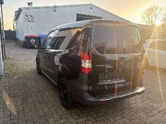 Ford Transit courier picture 5