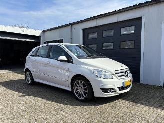 Vaurioauto  passenger cars Mercedes B-klasse 180 blue efficiency business class 2011/2