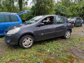 Démontage voiture Renault Clio 1.6-16V Dynamique S 2007/11