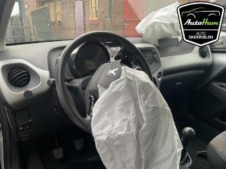 Peugeot 108 108, Hatchback, 2014 1.0 12V picture 11